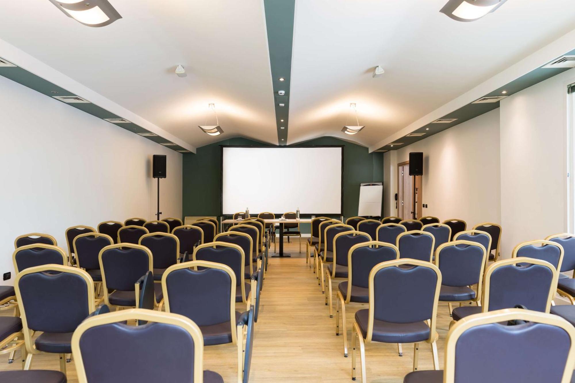 Hilton Garden Inn Milan Malpensa Somma Lombardo Exterior photo